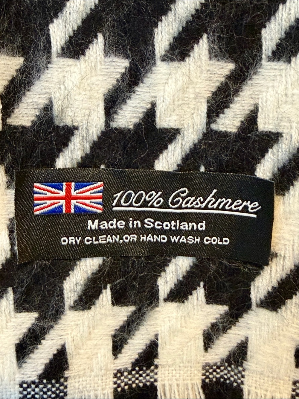 Made in Scotland 100% Cashmere Houndstooth Scarf Black White Blue 70”x12” Fringe
